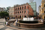 Foto, Bild: Der Senado Square mit Brunnen und historischen Gebuden