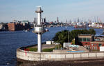 Foto, Bild: Radar am Khlbrandhft mit Skyline von Hamburg vom Containerschiff aus