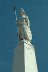 Foto, Bild: Freiheitsstatue auf dem Obelisk auf dem Plaza de Mayo in Buenos Aires