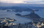 Foto, Bild: Blick vom Corcovado aus auf den Zuckerhut von Rio und die Guanabara Bucht