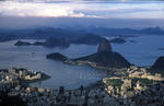 Foto, Bild: Blick vom Corcovado aus auf den Zuckerhut von Rio und die Guanabara Bucht