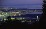 Foto, Bild: Blick vom Grouse Mountain auf Vancouver abends