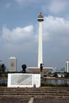 Foto, Bild: Das 137 m hohe Monas-Nationalmonument von Sukarno auf dem Merdeka-Platz