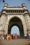 Foto, Bild: Indische Familie vor dem Triumphbogen Gateway of India