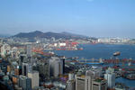 Foto, Bild: City von Pusan mit Containerterminal