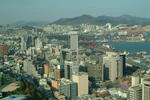 Foto, Bild: City von Pusan mit Containerterminal