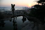 Foto, Bild: Blick vom Xinhaoshan Hill mit dem Drachenbrunnen auf Qingdao