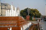 Foto, Bild: Cheng-Yi-Denkmal und Springbrunnen am Bund