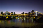 Foto, Bild: Story Bridge und City von Brisbane abends
