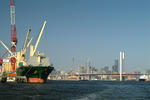Foto, Bild: Blick von einem Schiff im Hafen auf die Charles Grimes Bridge und City von Melbourne