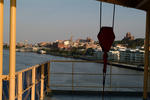 Foto, Bild: City von Newcastle mit Christ Church Cathedral von der Schiffsbrücke eines Containerschiffes aus