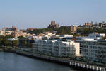 Foto, Bild: City von Newcastle mit Christ Church Cathedral und Huser an der Wharf Road von der Schiffsbrcke eines Containerschiffes aus