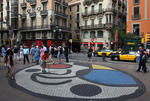 Foto, Bild: Pflastermosaik von Joan Miro auf der Flaniermeile La Rambla