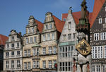 Foto, Bild: Roland vor den historischen Gebuden am Marktplatz