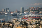 Foto, Bild: Blick vom Dach des Palazzo Rosso ber Altstadt und Hafen