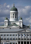 Foto, Bild: Dom (Tuomiokirkko) von Helsinki am Senatsplatz (Senaatintori) hinter dem Rathaus