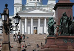 Foto, Bild: Dom (Tuomiokirkko) von Helsinki am Senatsplatz (Senaatintori) und Denkmal Alexander II