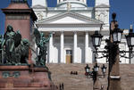 Foto, Bild: Dom (Tuomiokirkko) von Helsinki am Senatsplatz (Senaatintori) und Denkmal Alexander II