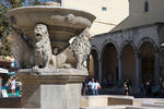 Foto, Bild: Morosini Brunnen von 1628 und Arkaden in Heraklion (Iraklio)