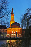 Foto, Bild: Stadtsee (Kleiner Kiel) mit Rathaus und Opernhaus vom Lorentzendamm aus abends