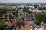 Foto, Bild: Holstentor von der Petrikirche aus in Lübeck