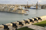 Foto, Bild: Malta, Blick von Upper Barracca Gardens in Valletta auf Grand Harbour mit MSC FANTASIA