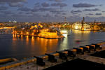 Foto, Bild: Malta, Blick von Upper Barracca Gardens in Valletta auf Grand Harbour mit MSC FANTASIA