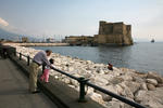 Foto, Bild: Castel dell´Ovo ist eine Hafenburg auf einem vorgelagerten Felsen aus dem 9. Jh. (Neubau 12. Jh.)