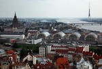 Foto, Bild: Blick von der Petrikirche auf den Zentralmarkt und die Düna