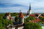 Foto, Bild: Blick vom Domberg auf die Unterstadt mit Stadtmauer und Olaikirche