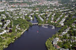 Foto, Bild: Auenalster mit dem Lokal Bobby Reich und Alsterdampfer