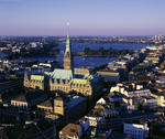 Foto, Bild: Rathaus und Hamburger Brse mit Handelskammer und Alster