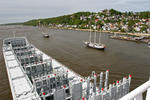 Foto, Bild: Segelyachten vor Blankenese von einem vorbeifahrenden Containerschiff aus