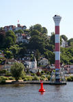 Foto, Bild: Leuchtturm vor Blankenese von einem vorbeifahrenden Schiff aus