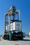 Vancarrier (Straddle-Carrier, Portalhubwagen) im Port of Cape Town, Kapstadt, Sdafrika