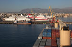 Foto, Bild: Einfahrt in den Hafen von Heraklion mit Heraklion Crete Cruise Port und Heraklion (Iraklion) Ferry Port