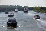 Schiffe (mit PASSAAT und ALCEDO und ZEEZAND EXPRESS) im Nord-Ostsee-Kanal