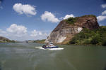 Foto, Bild: Panamakanal, Uferbefestigung der engsten Strecke des Panamakanals, dem Corte Gaillard