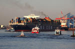 Foto, Bild: Grocontainerschiff CMA CGM MARCO POLO verlsst den Hamburger Hafen