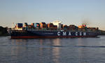 Foto, Bild: Grocontainerschiff CMA CGM MARCO POLO verlsst den Hamburger Hafen