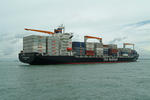 Foto, Bild: Containerschiff P&O NEDLLOYD MARITA mit Krnen vor Singapur