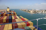 Foto, Bild: Suezkanal, Sueskanal (Suez Canal), Blick zur Einfahrt in den Suezkanal (Sueskanal) bei Suez von einem Großcontainerschiff aus