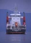 Foto, Bild: Tanker (Chemikalientanker, Produkttanker) vor der griechischen Küste bei Kalamaki abends
