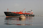 Tanker (LPG-Tanker, LPG Carrier) QUEEN ZENOBIA an der Anlegeboje vor dem Port of Iskenderun, Türkei