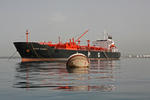 Tanker (LPG-Tanker, LPG Carrier) QUEEN ZENOBIA an der Anlegeboje vor dem Port of Iskenderun, Trkei