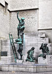 Foto, Bild: Skulptur für Pieter Appelmans (von Jef Lambeaux) an der Onze-Lieve-Vrouw-Kathedraal (Liebfrauenkathedrale)