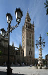 Foto, Bild: Die 97 m hohe Giralda, ein umgebautes von 1184 bis 1196 errichtetes Minarett